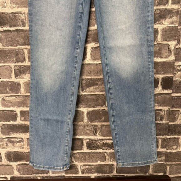 Good American ALWAYS FITS GOOD CLASSIC SLIM STRAIGHT JEANS 6-12 light wash - Picture 5 of 9